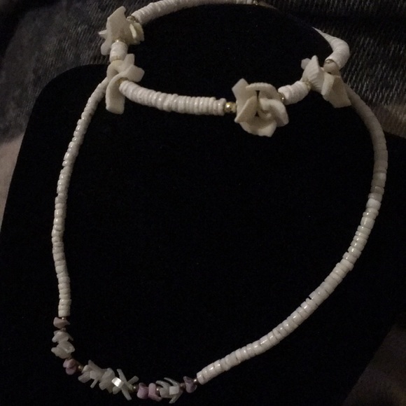 Hawaiin pukka shell necklace and bracelet set - Picture 3 of 3